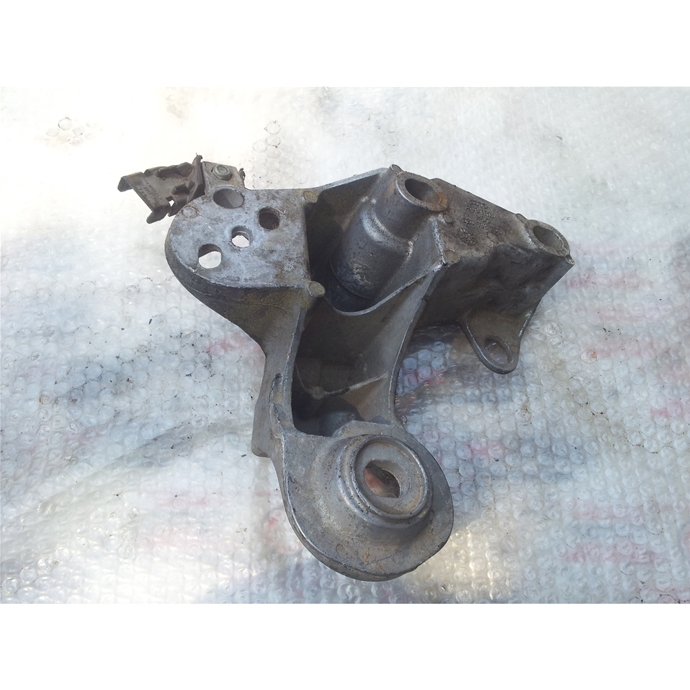 8E0199352F SUPPORTO COMPRESSORE MOTORE ZAMPA AUDI A4 A6 VW PASSAT 1 9